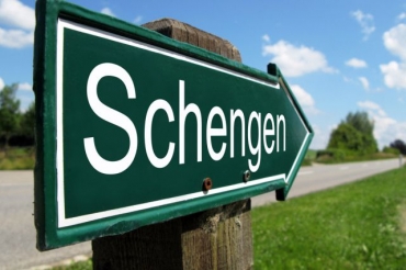Страны Шенгенского соглашения решили продлить пограничный контроль